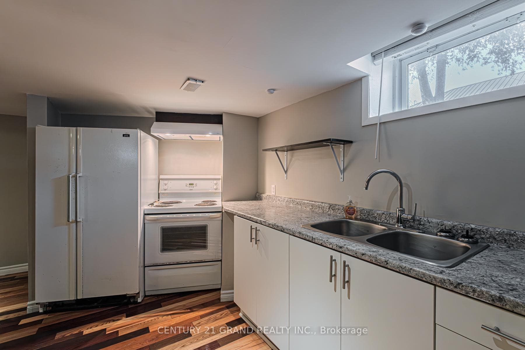 344 Simcoe Street photo 37