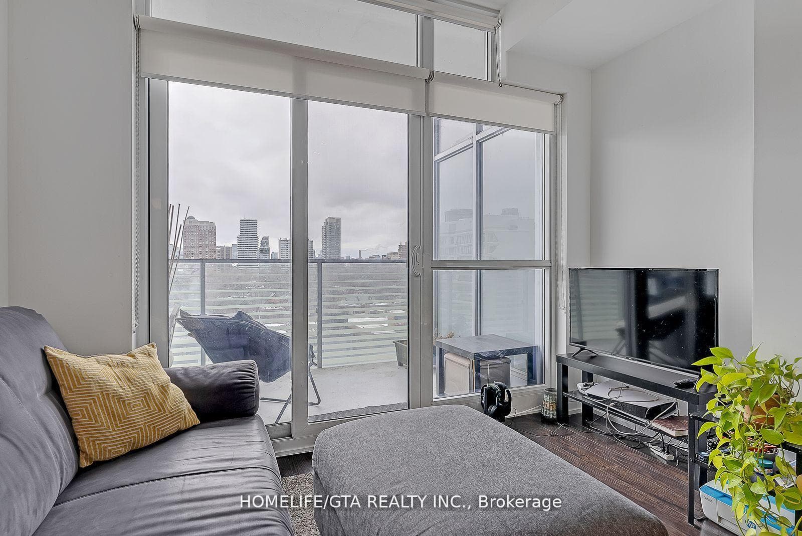 170 Avenue Road Unit 803 photo 12