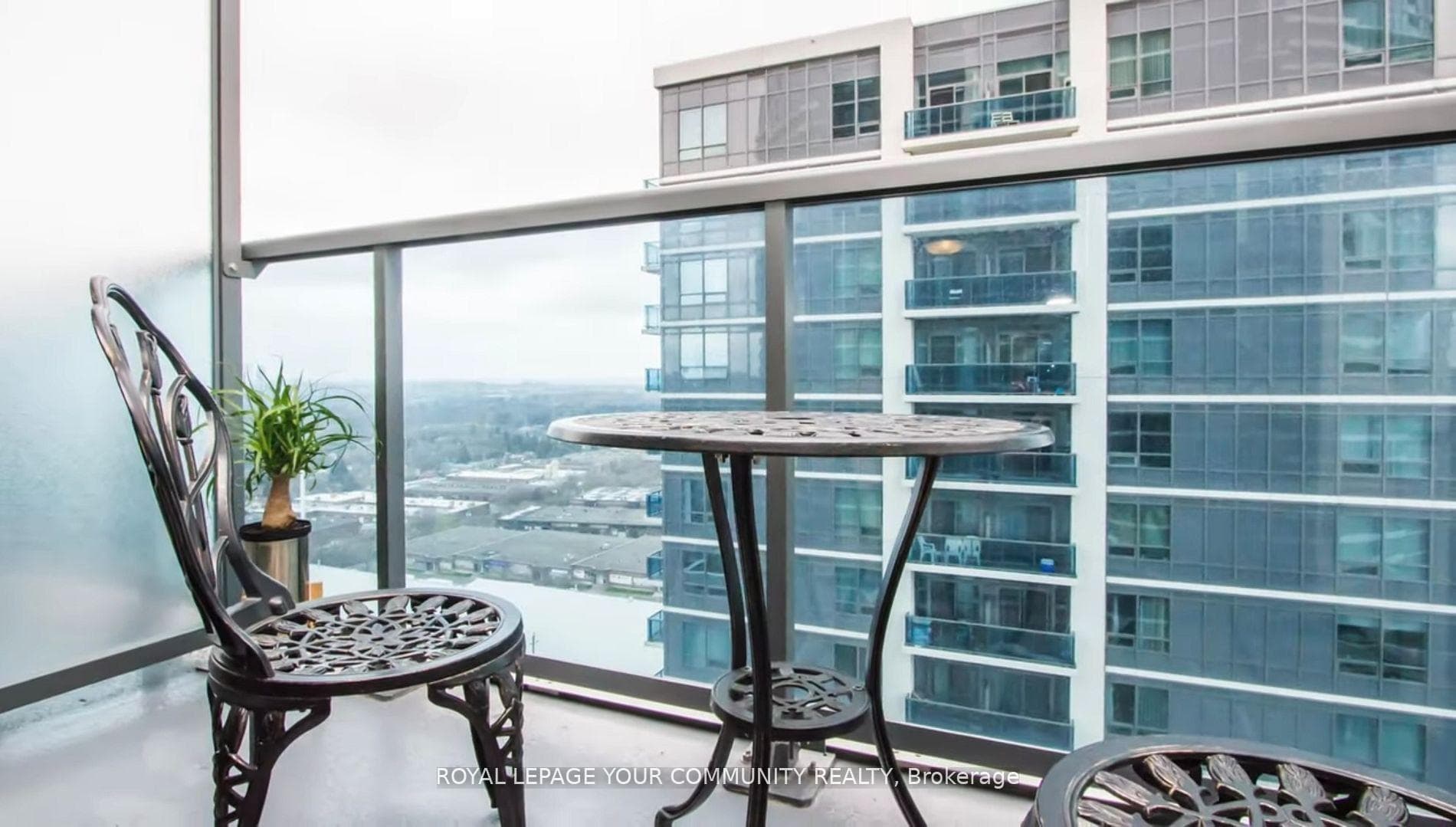 7165 Yonge Street Unit 1605 photo 17