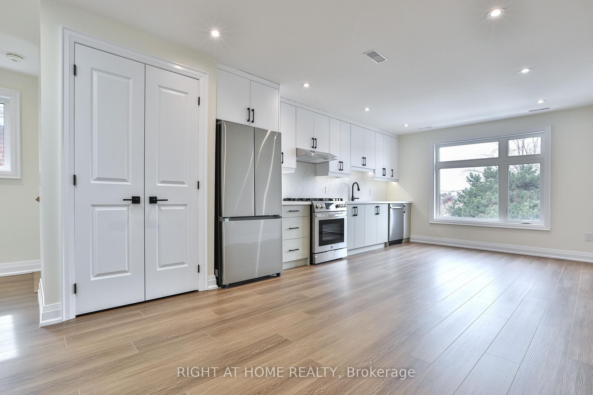 39 Fifteenth Street Unit 3 photo 4