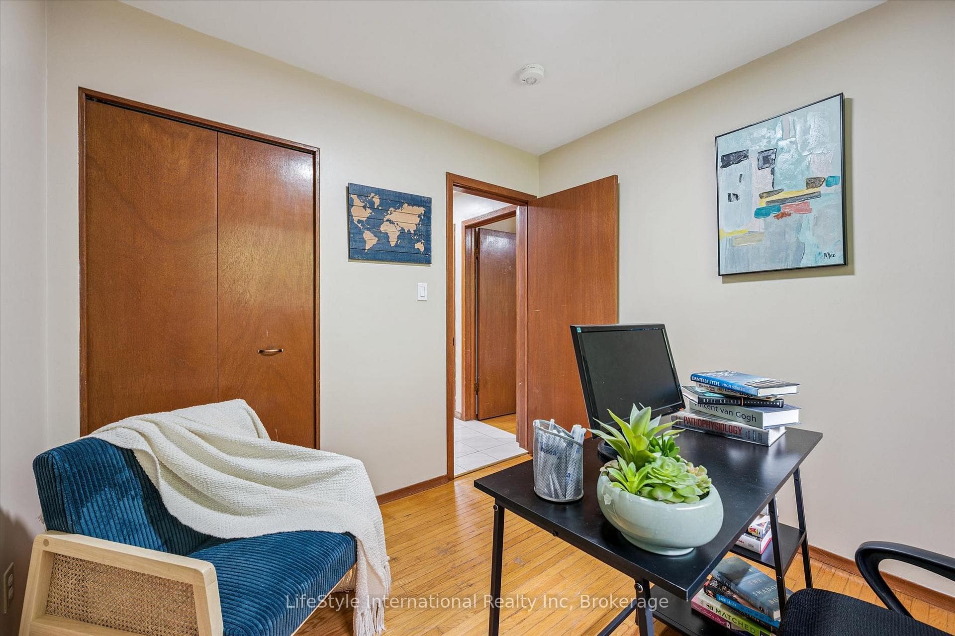 113 Applewood Crescent photo 17