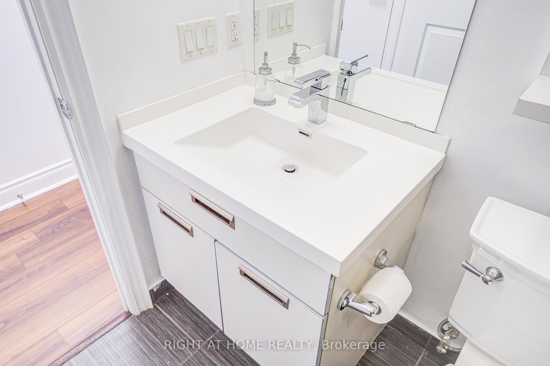 28 Ted Rogers Way Unit 3008 photo 23