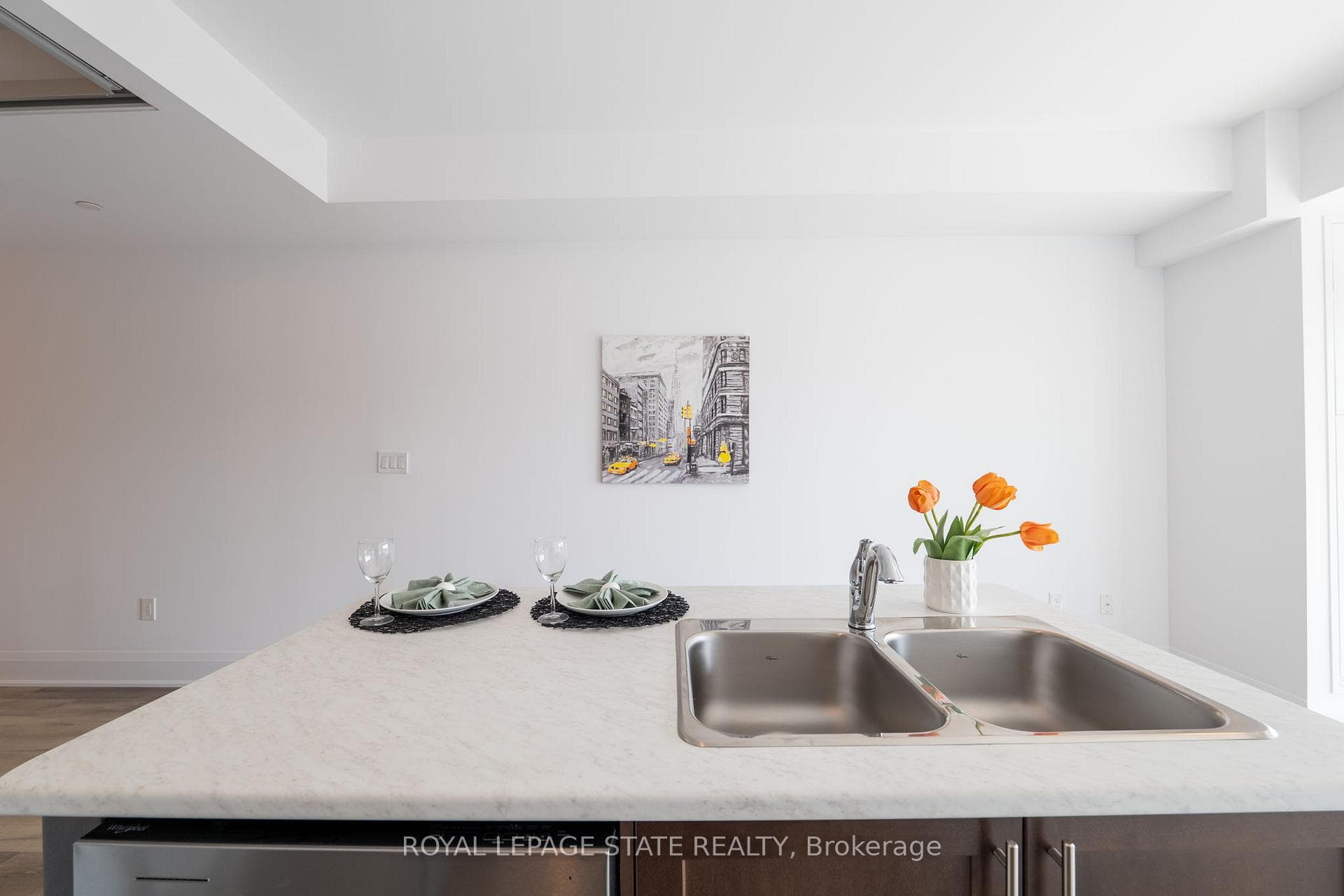 470 Dundas Street Unit 422 photo 5