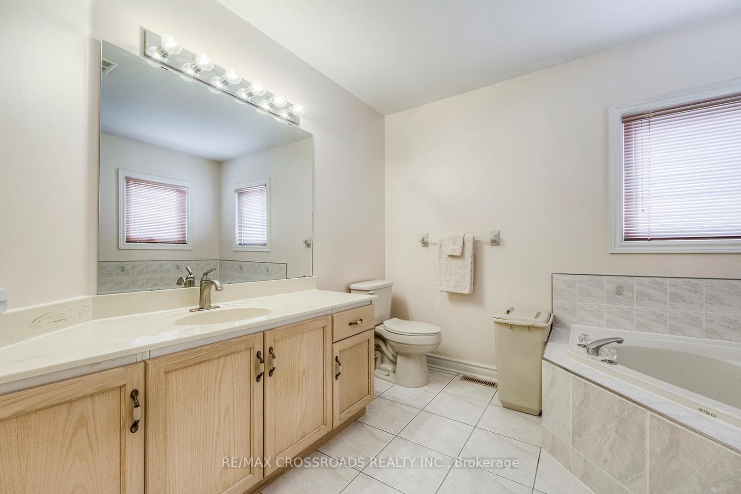 238 Highglen Avenue photo 25
