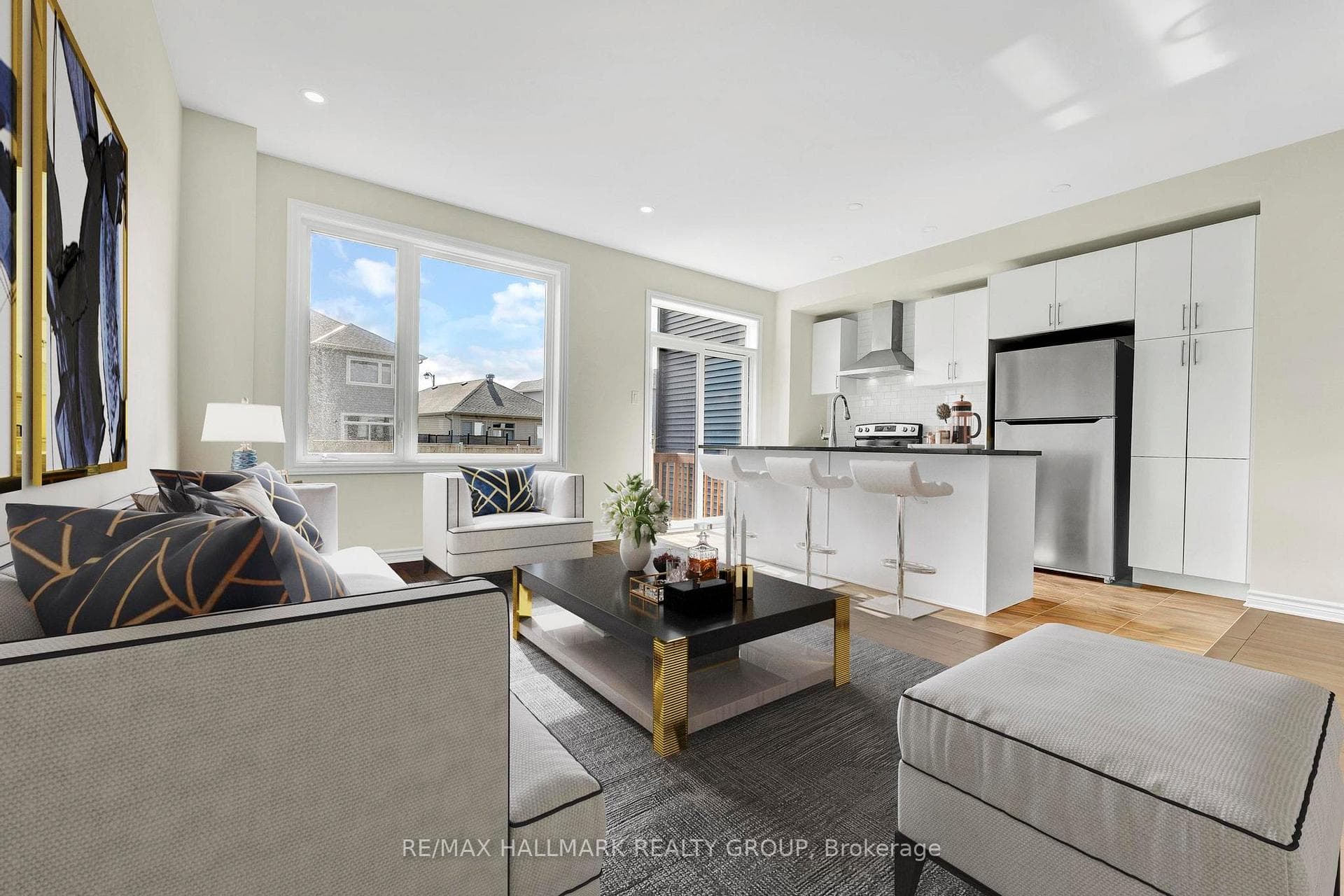 566 Cannes Crescent photo 6