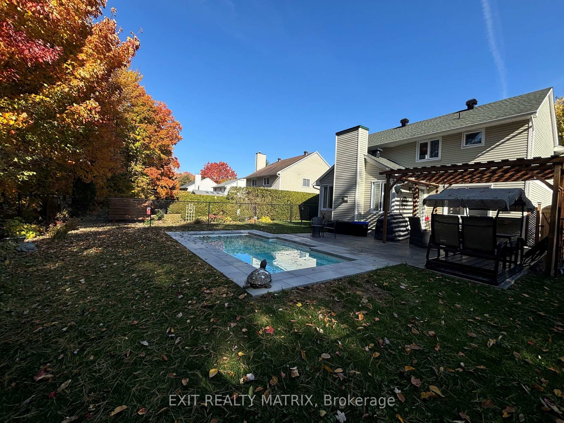27 Parklands Avenue photo 39