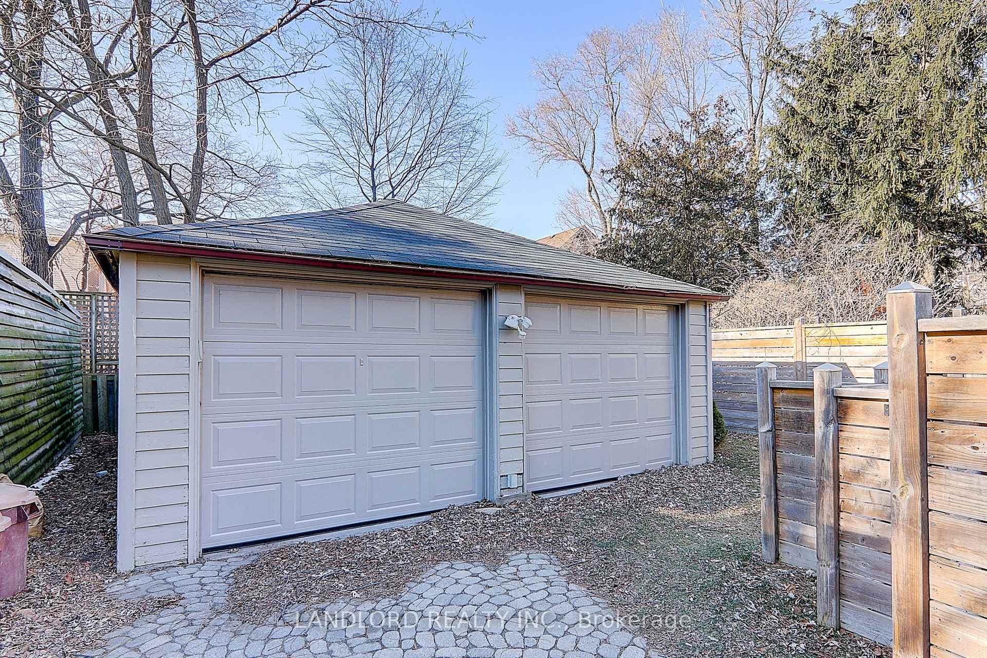 138 Fallingbrook Road photo 34