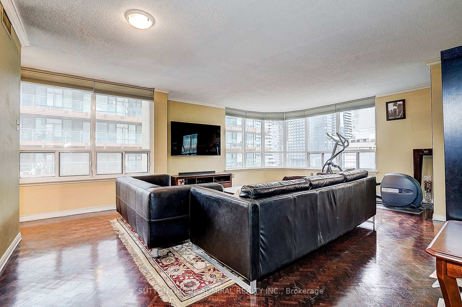 25 Maitland Street Unit 1209 photo 7