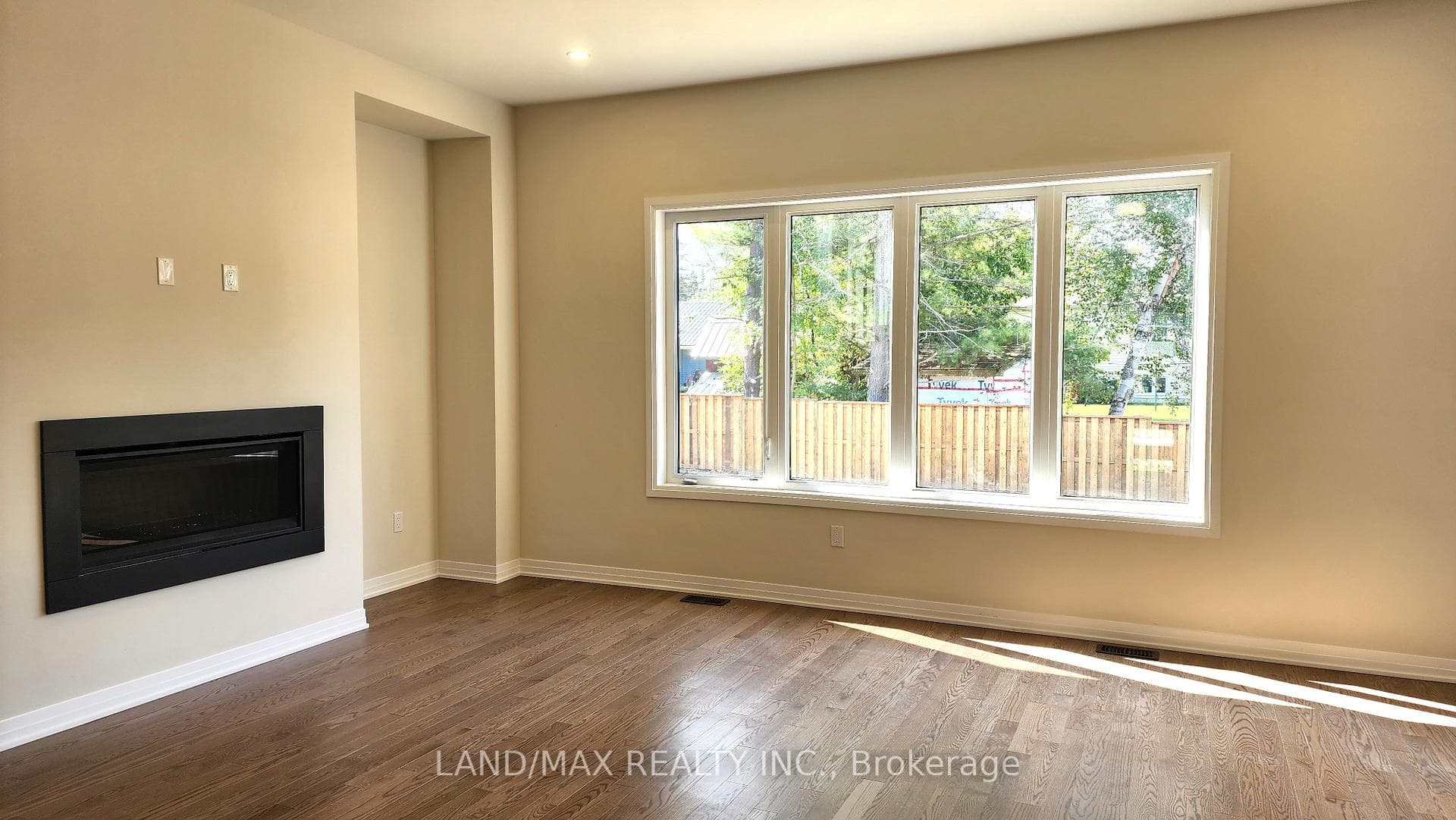 3187 Searidge Street photo 7