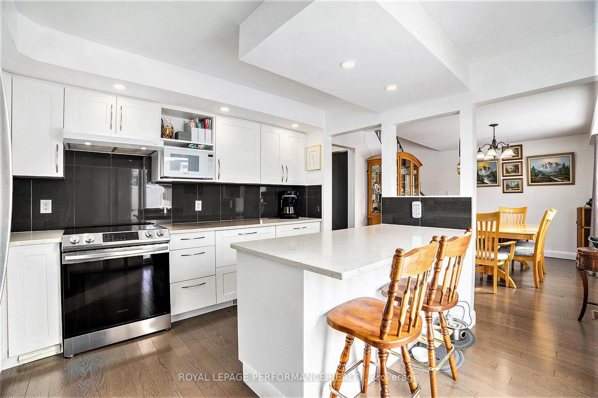 1070 St Germain Crescent photo 11