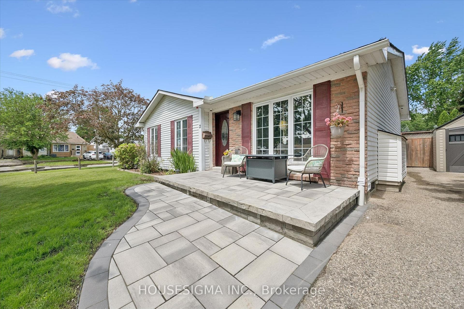 2 Keewatin Avenue photo 1