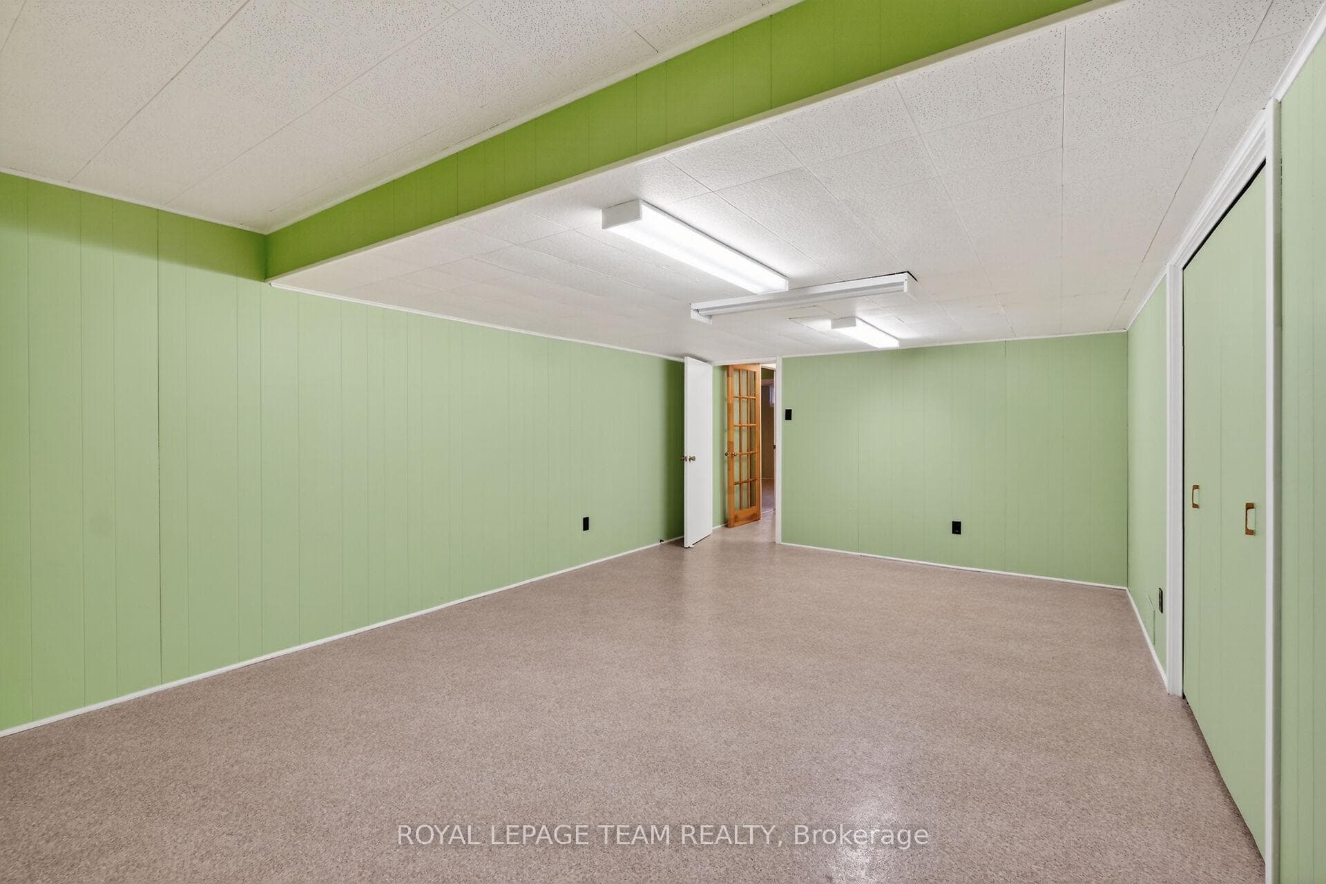 21 Lindhurst Crescent photo 42