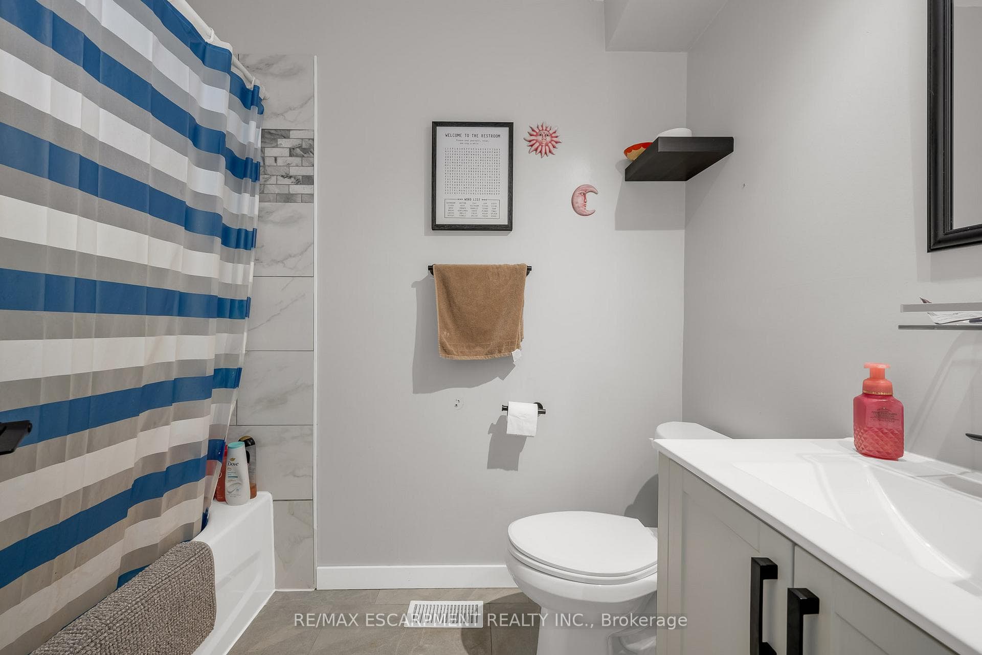 8077 Aintree Drive photo 16