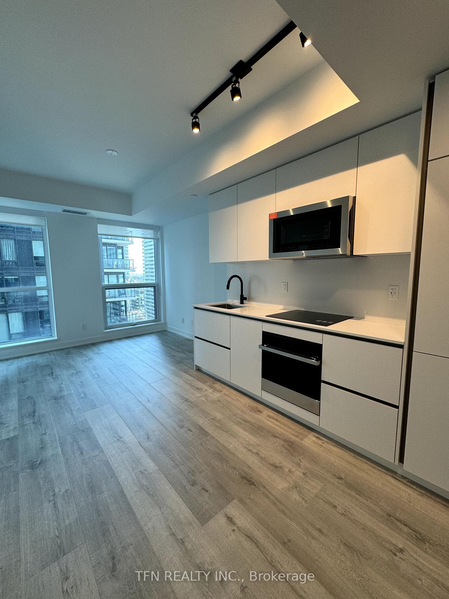 327 King Street Unit 2105 photo 6