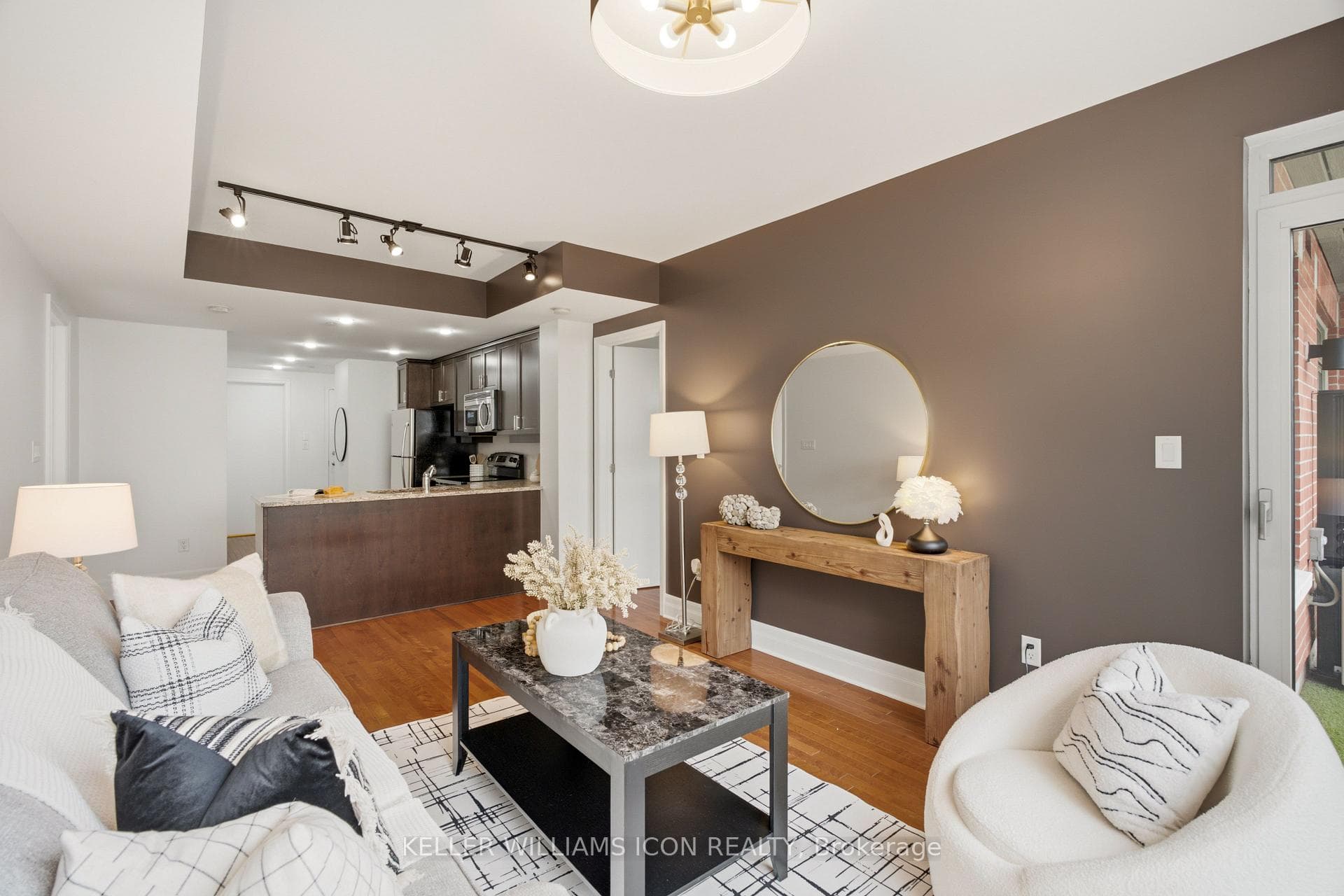 950 Marguerite Avenue Unit 213 photo 2