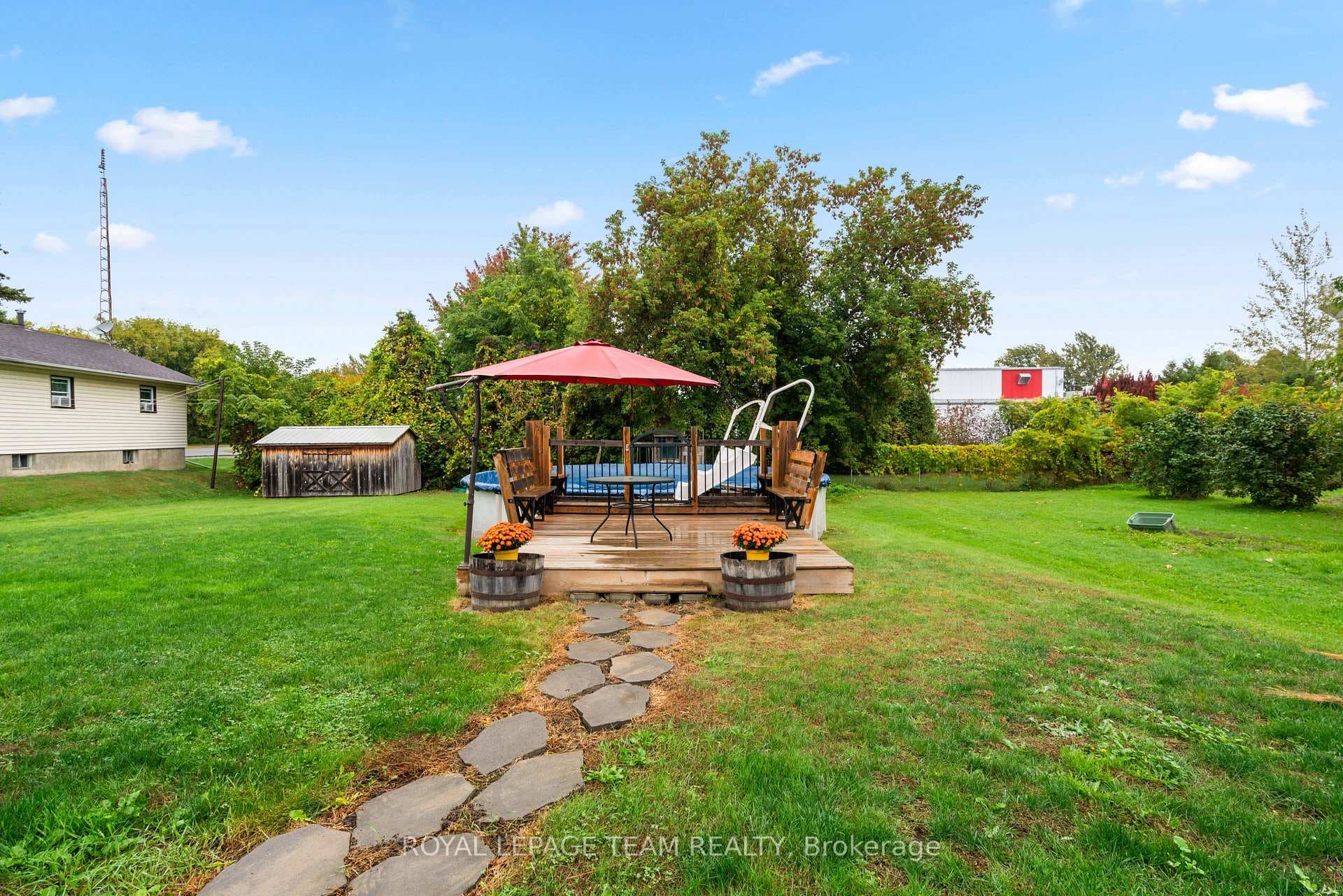 3069 WALKER Street photo 6