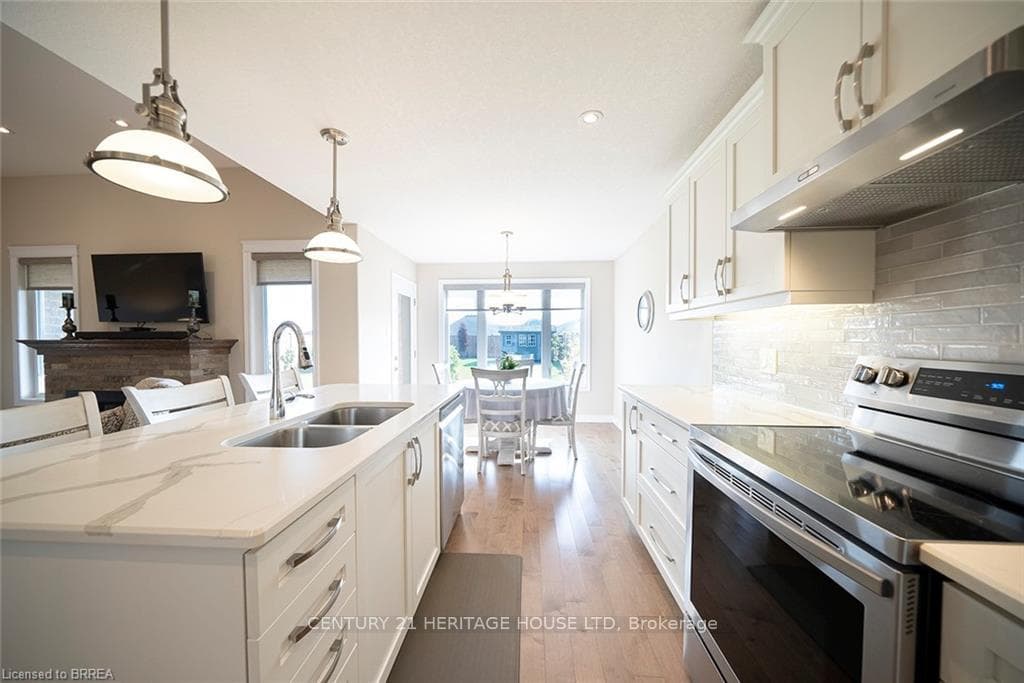 27 STONEBRIDGE Place photo 10