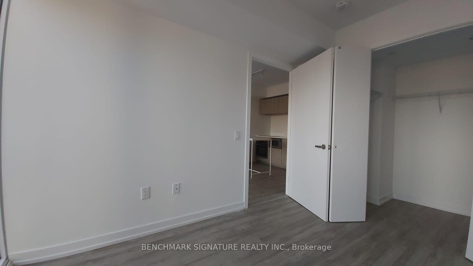77 Shuter Street Unit 505 photo 8