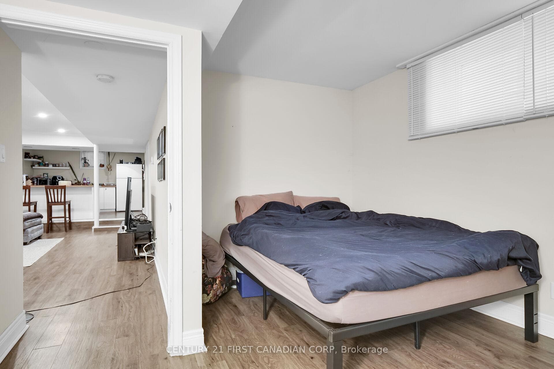 355 Dufferin Avenue photo 32