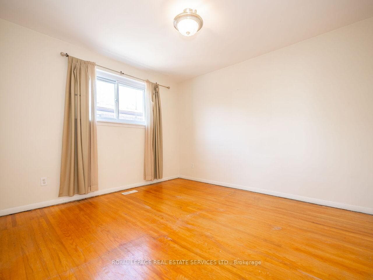 10 Mancroft Crescent photo 9