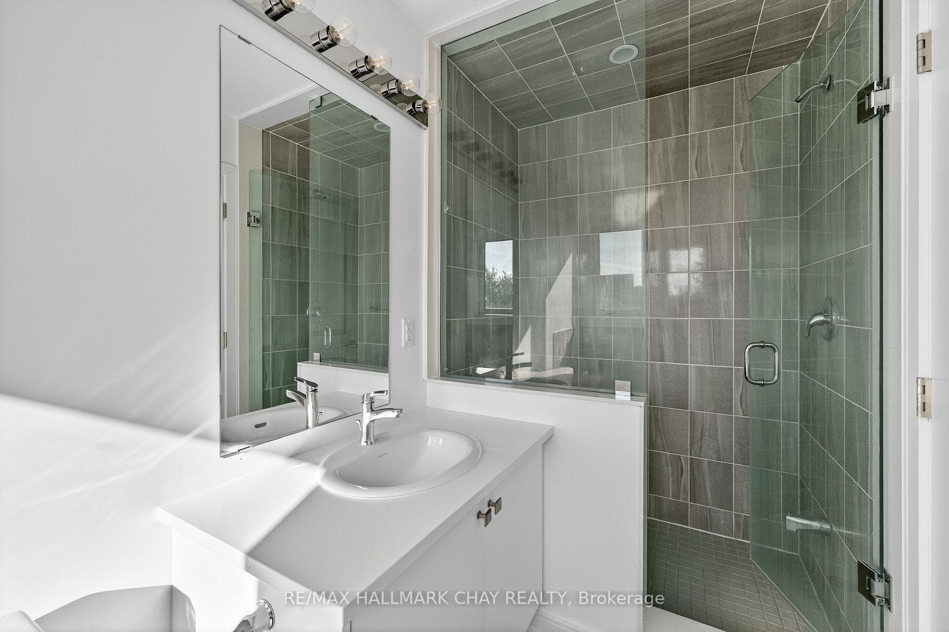 22 Blue Forest Crescent photo 25