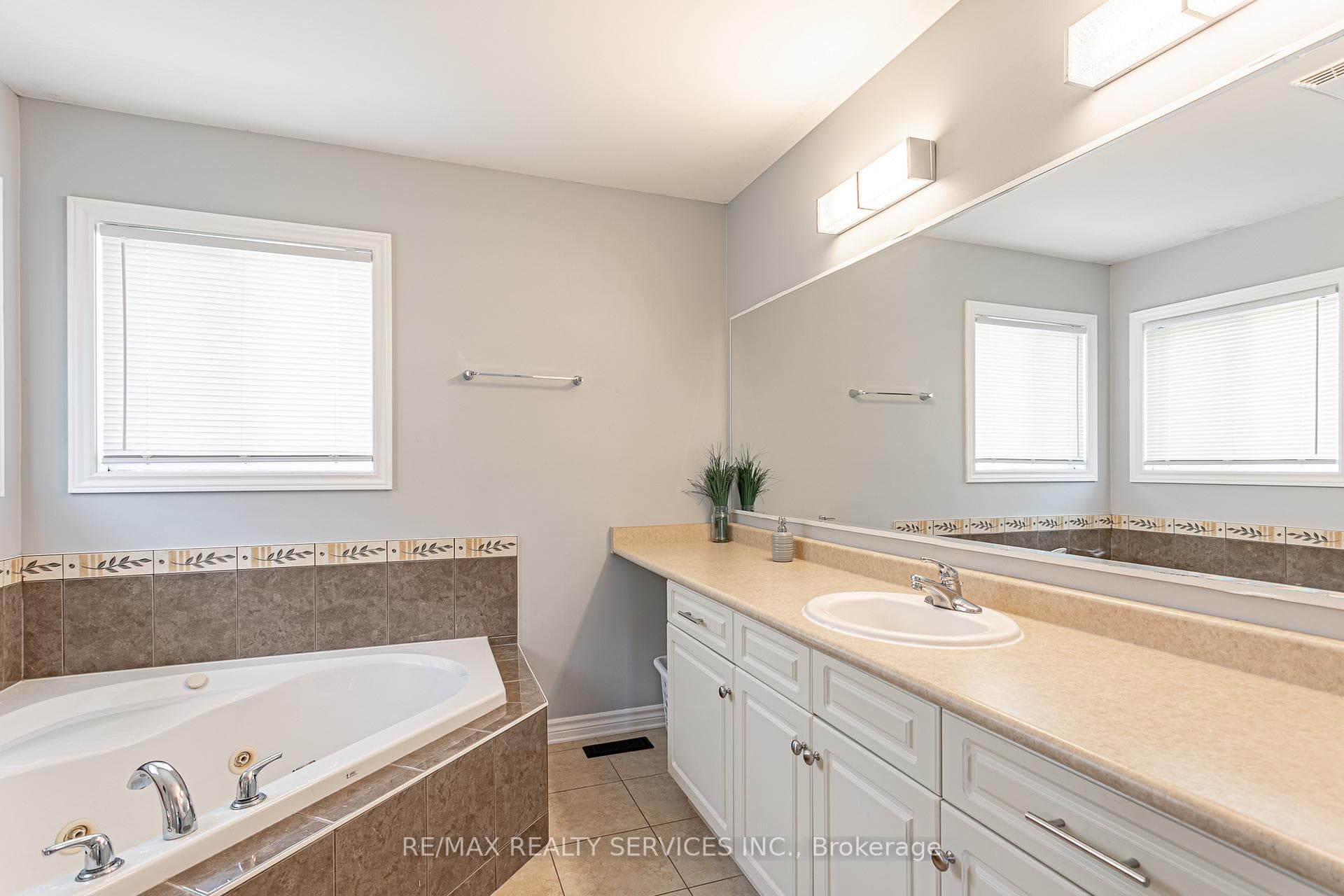 829 Oakcrossing Road photo 29