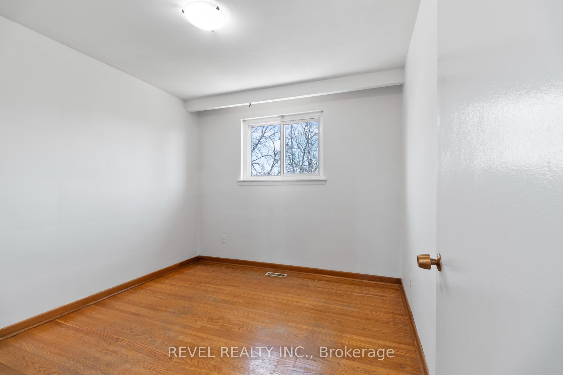 6821 Darcel Avenue photo 21