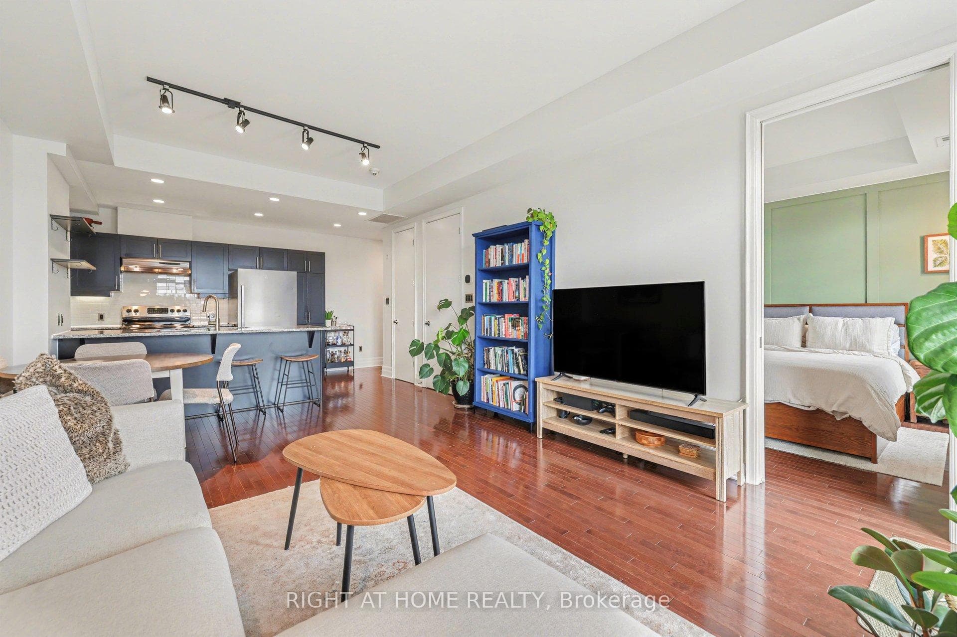 330 Loretta Avenue Unit 810 photo 5