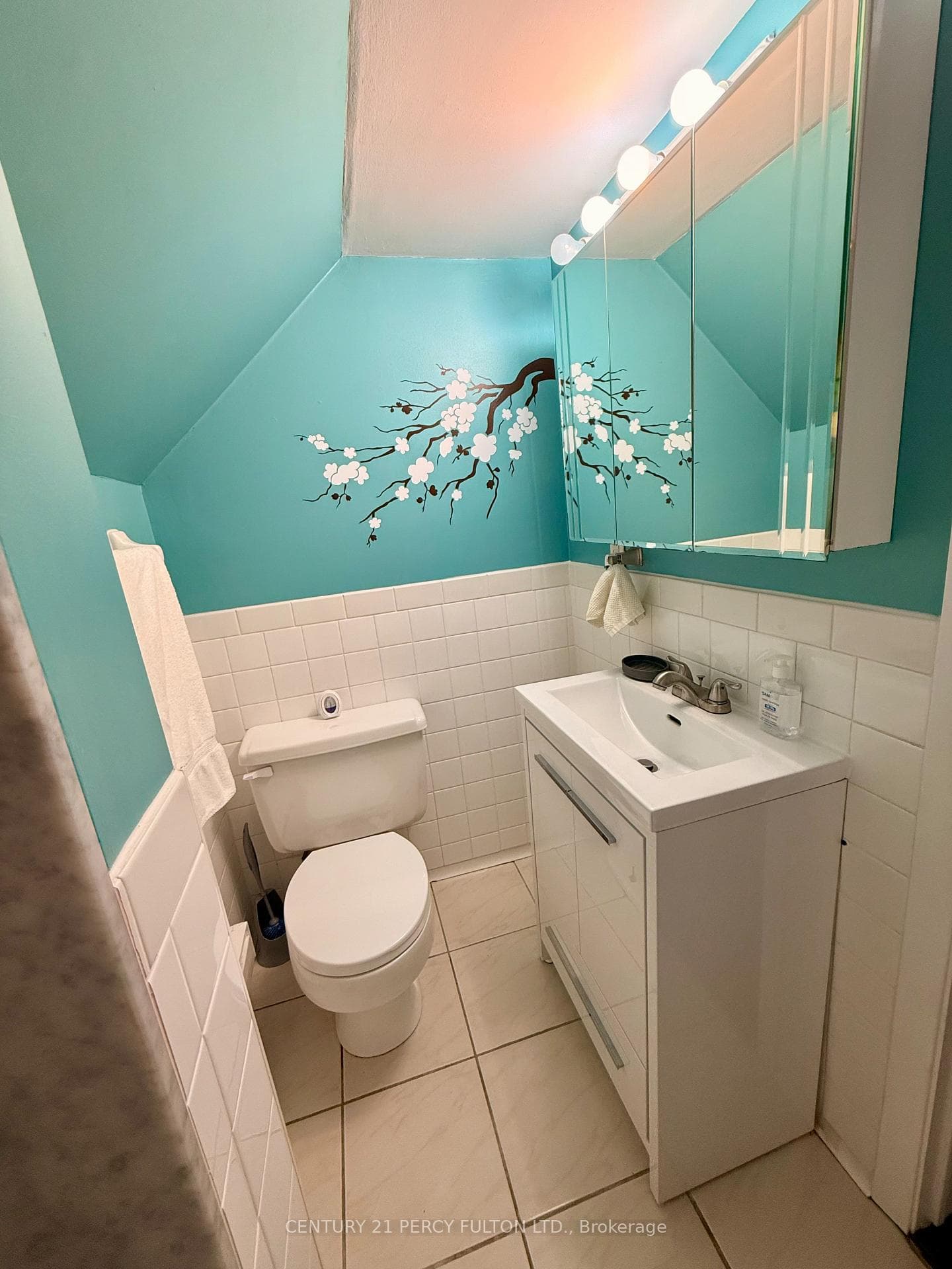 17 Maywood Park photo 13