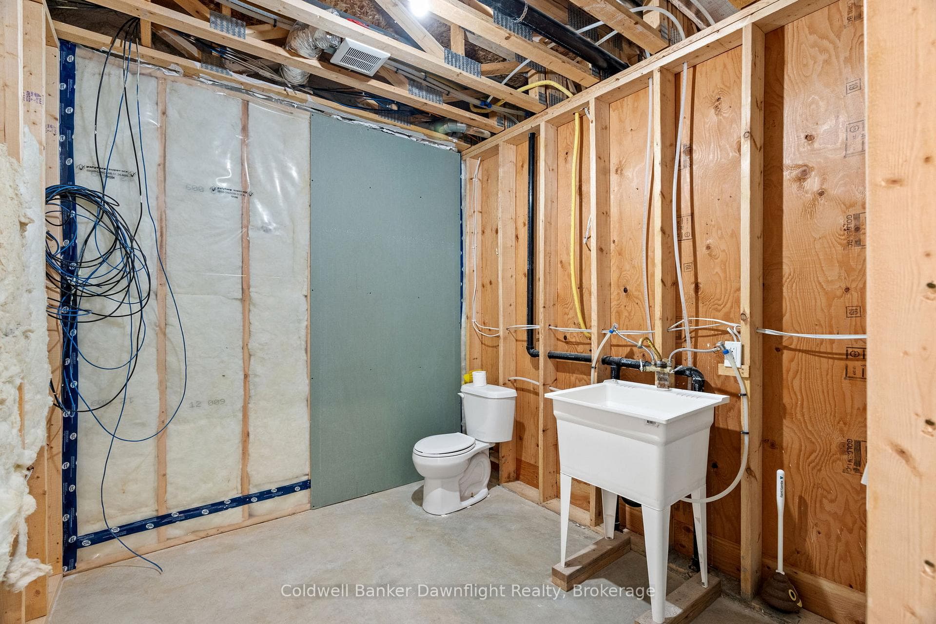 714 Gloria Street photo 40