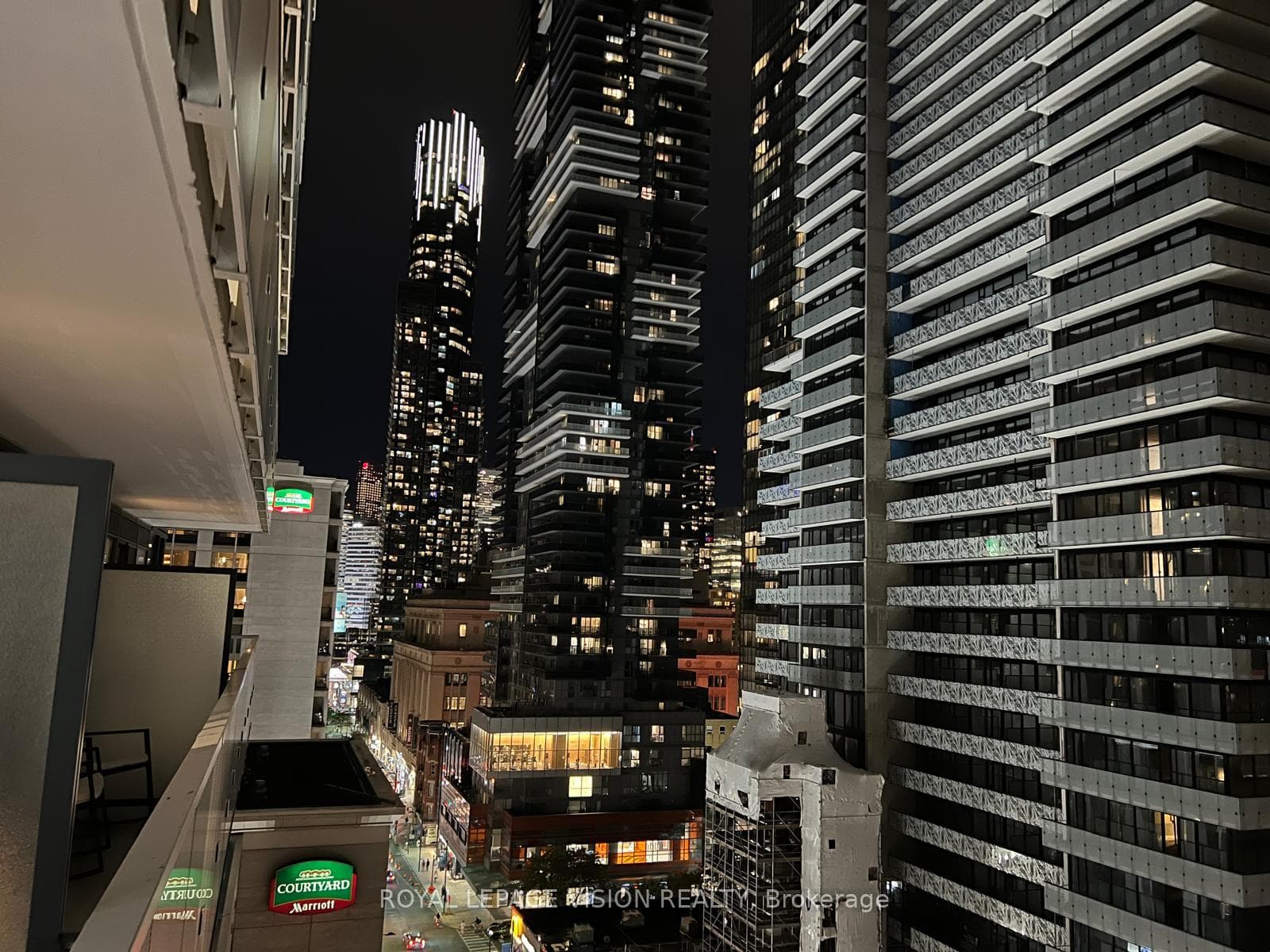 501 Yonge Street Unit 1001 photo 3