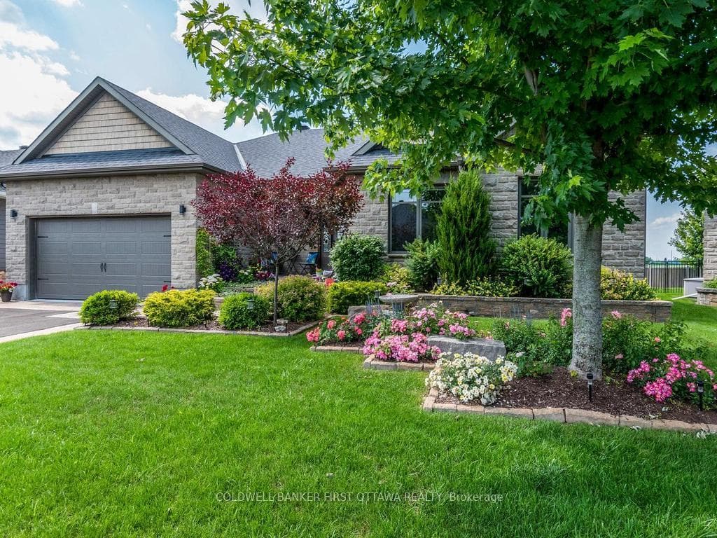 76 Bald Eagle Crescent photo 4
