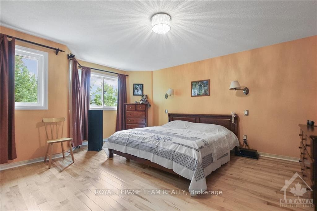 21 AINTREE Place photo 15