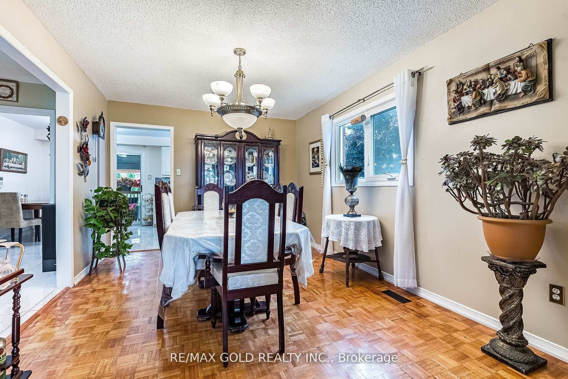 145 Sunforest Drive photo 4