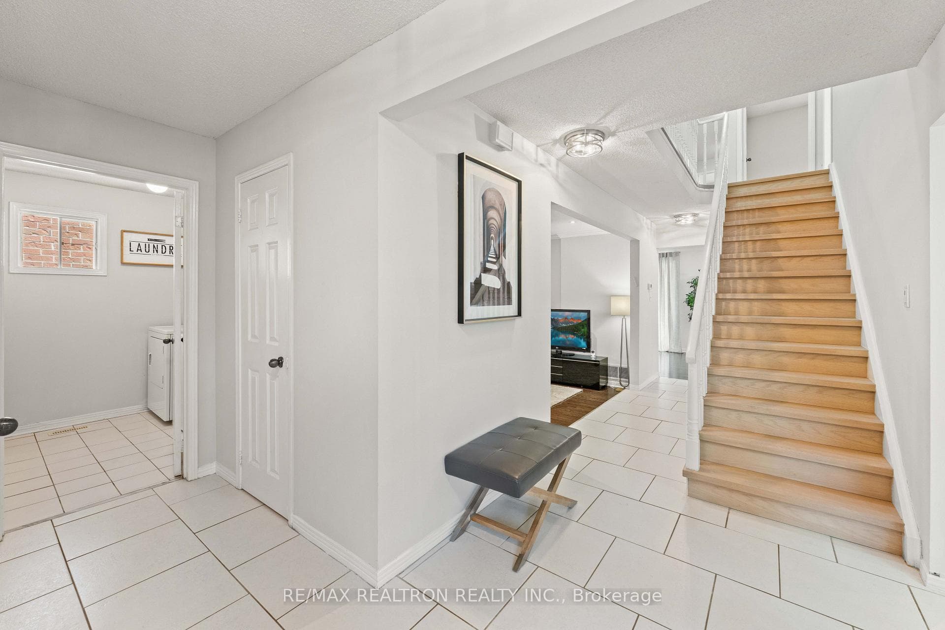 143 Spring Gate Boulevard photo 5