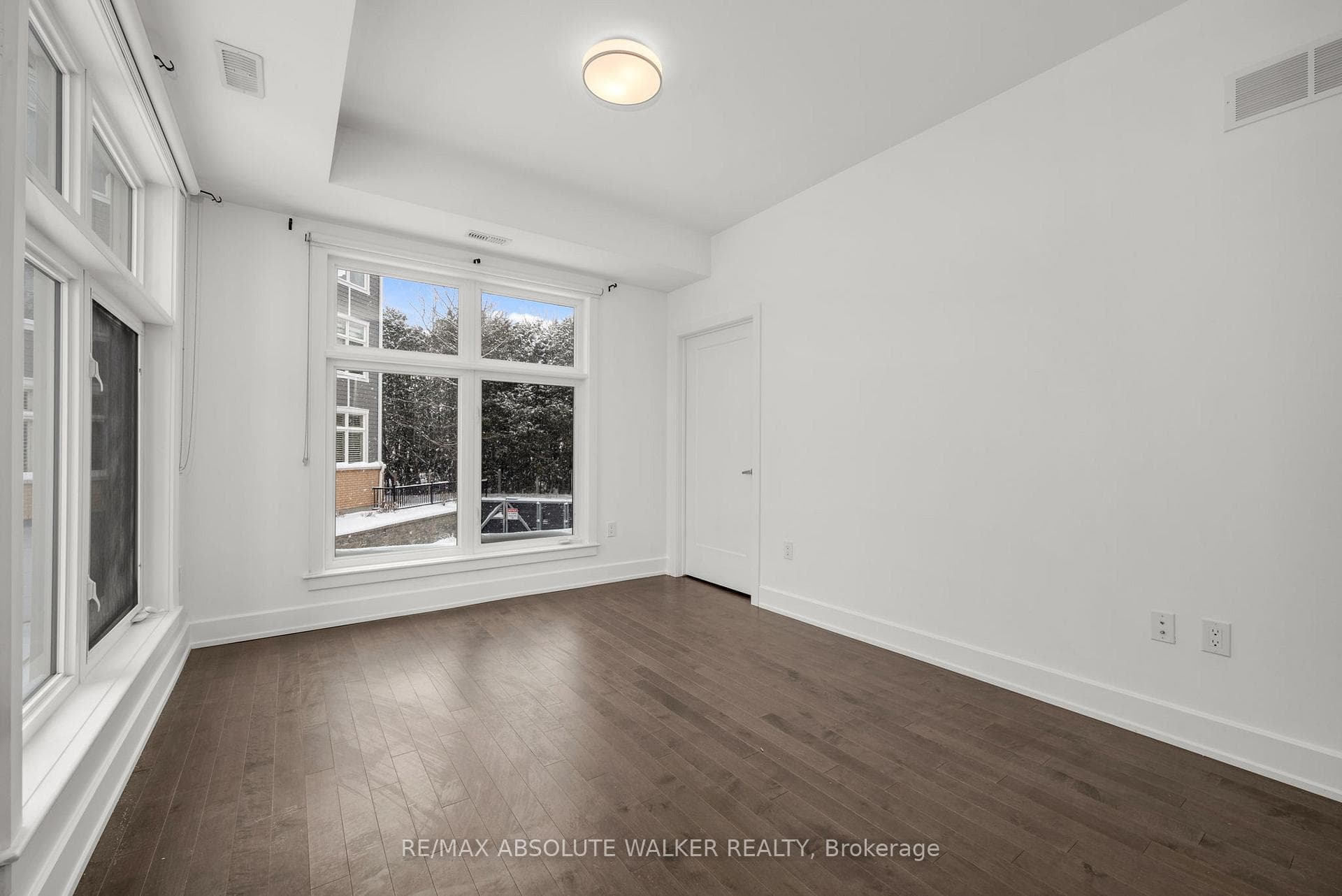 305 Elizabeth Cosgrove Private Unit 101 photo 34