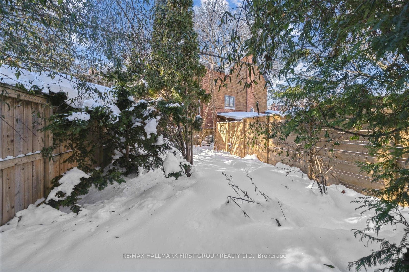 246 Montrose Avenue photo 33