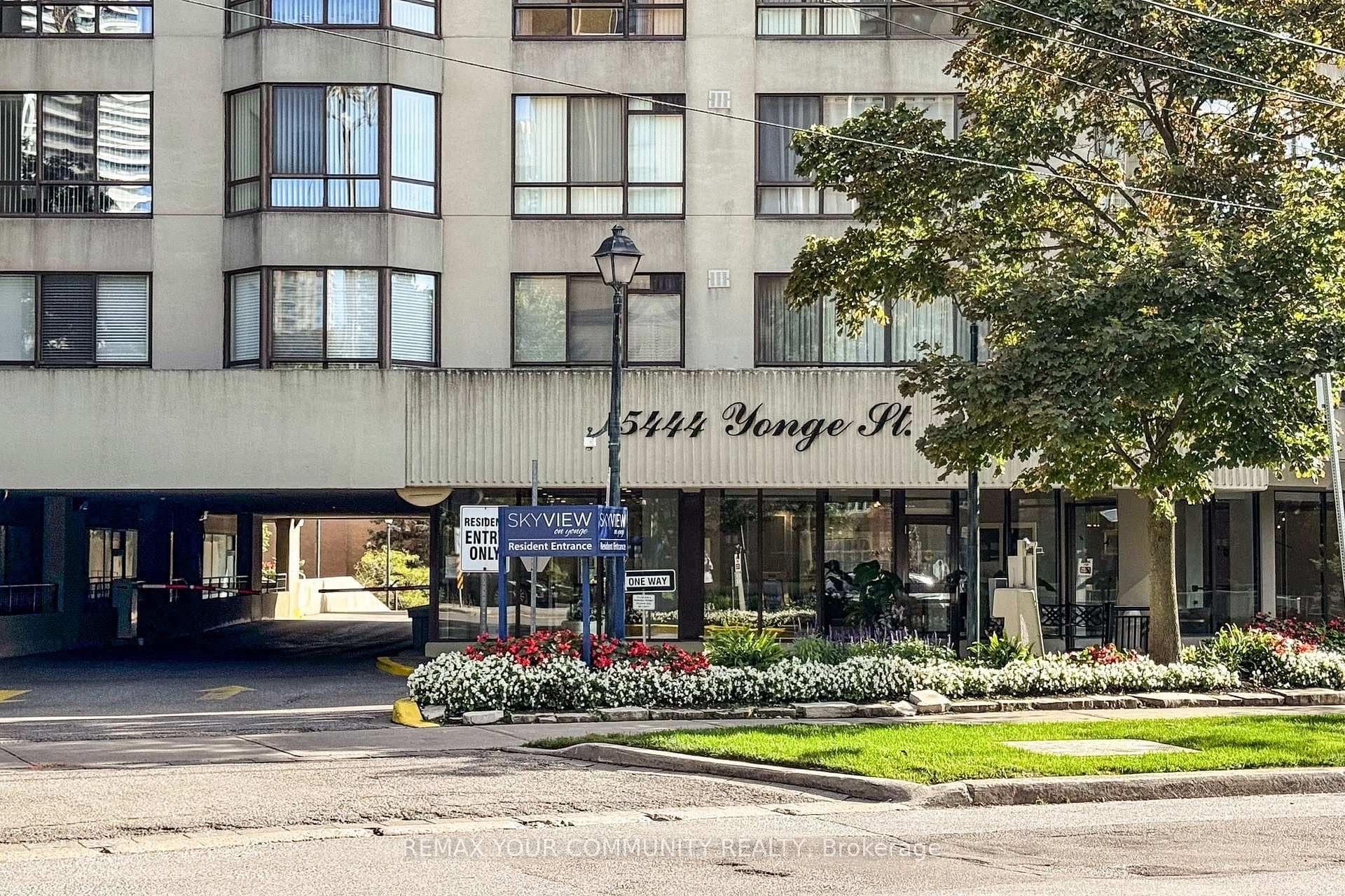 5444 Yonge Street Unit 1609 photo 3