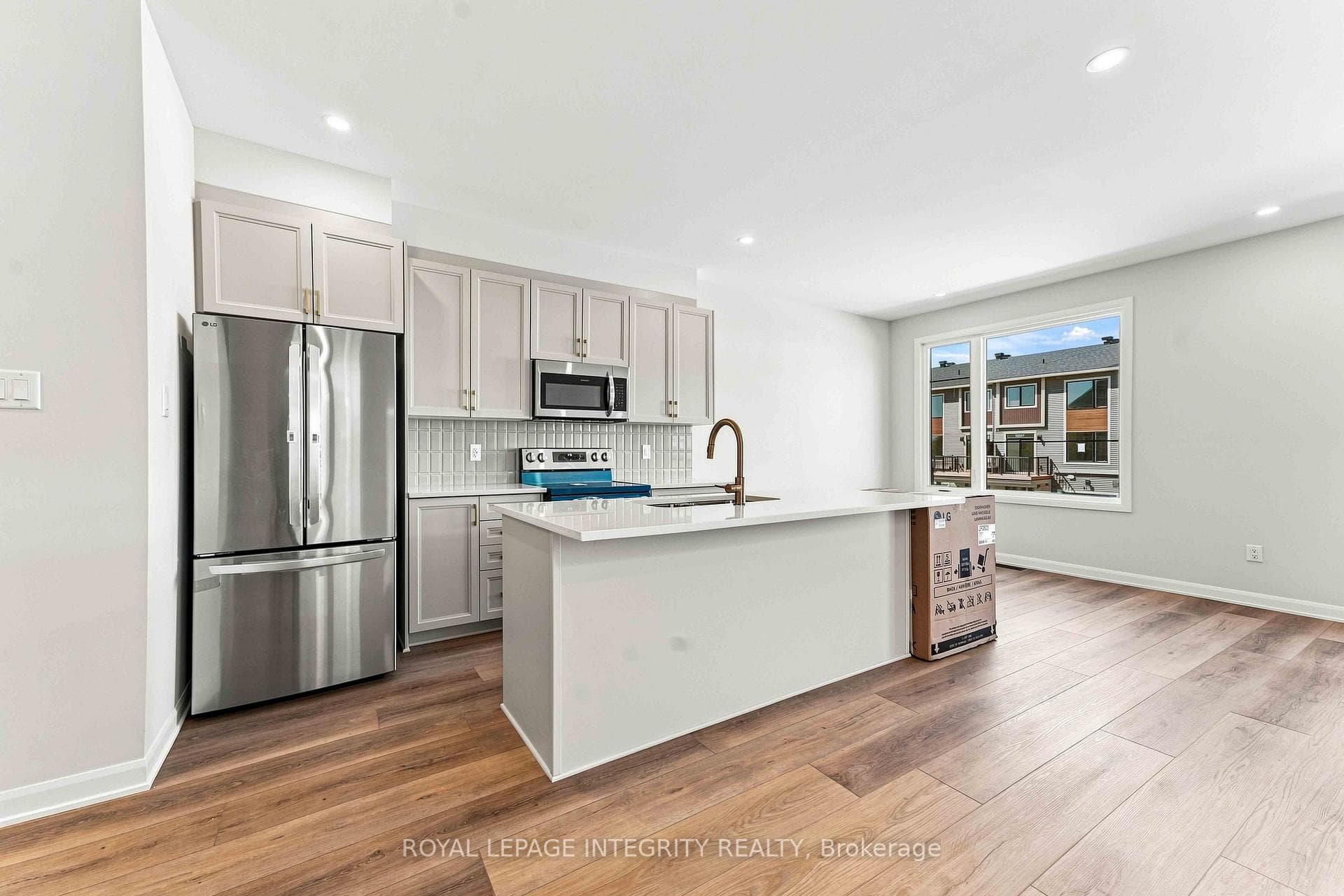 762 Tadpole Crescent photo 12