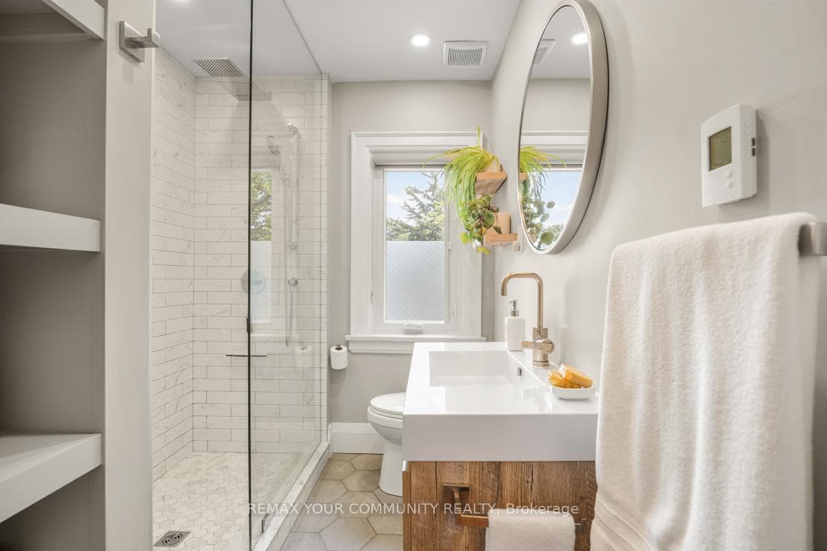 82 Abbott Avenue photo 26