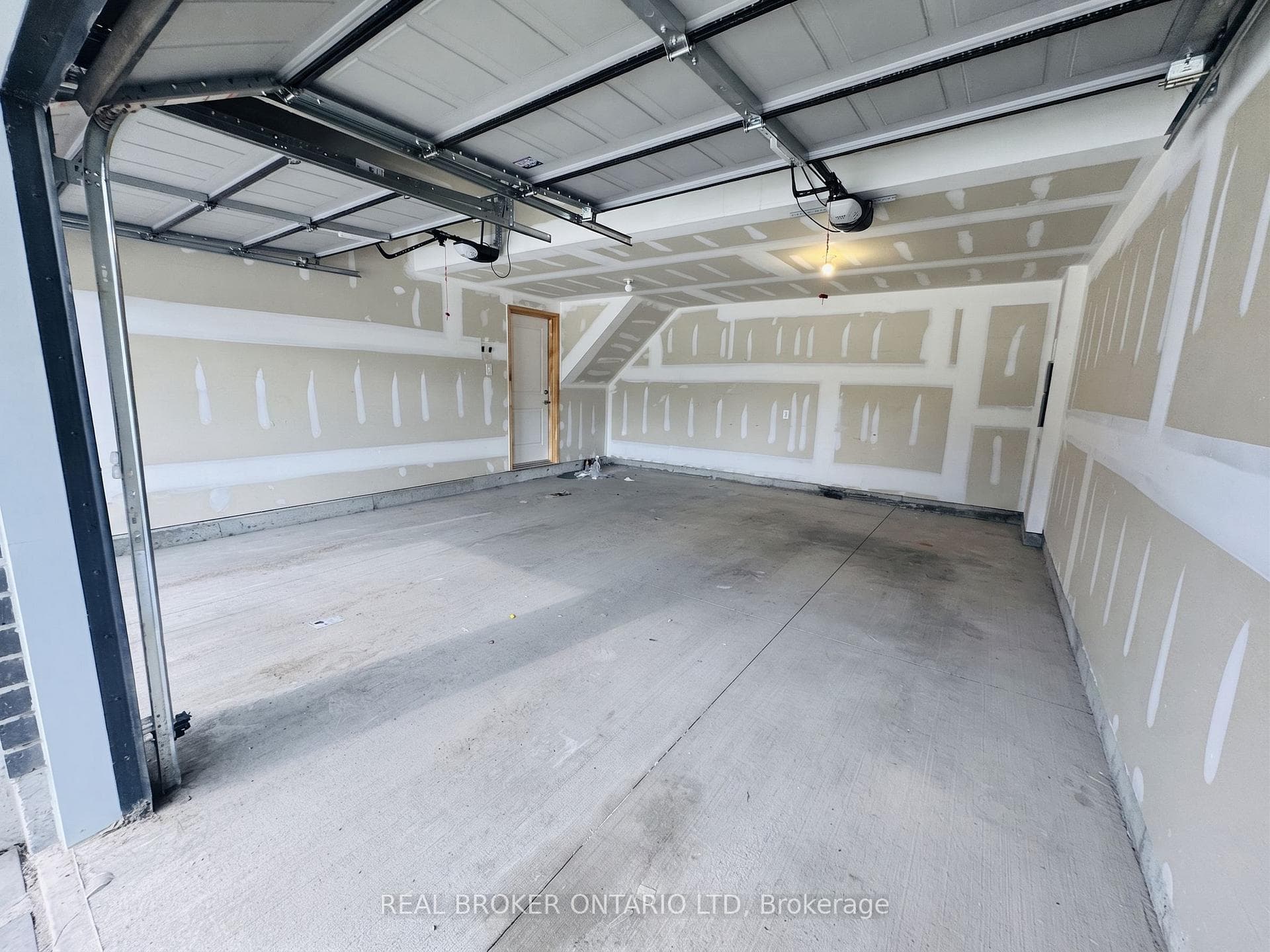 177 Edgevalley Road Unit 11 photo 14