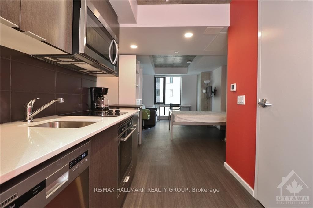 105 CHAMPAGNE Avenue Unit 1618 photo 8