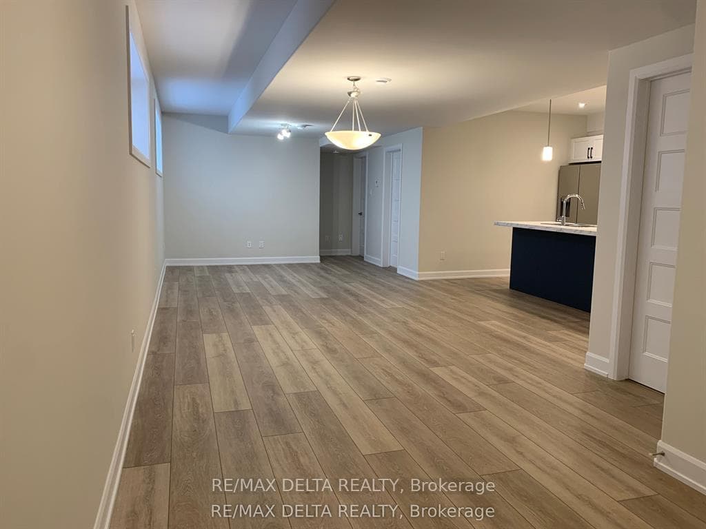 928 Chablis Crescent Unit A photo 10