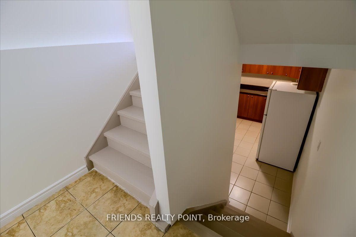 1075 Ellesmere Road Unit 5 photo 35