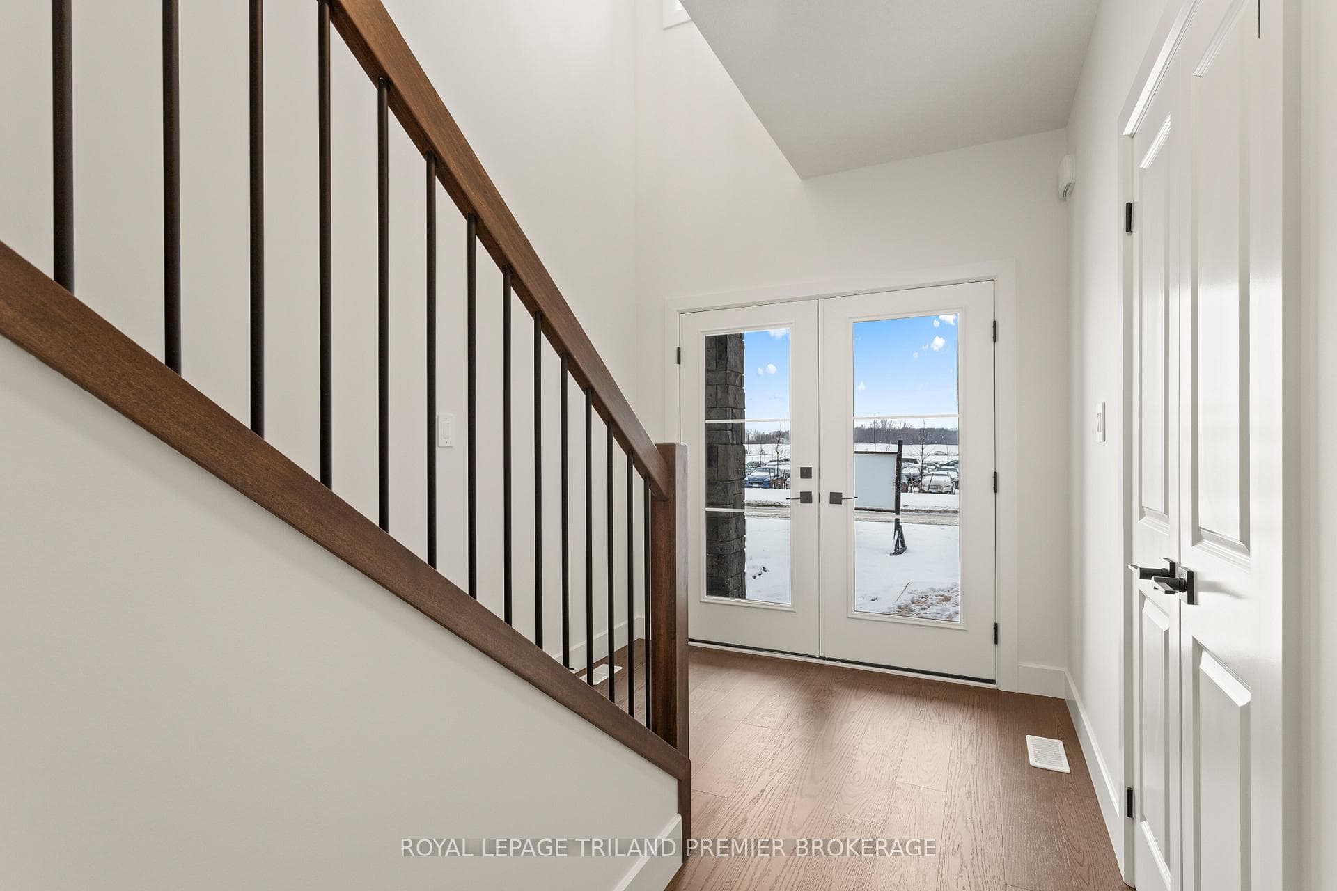 4375 SAGEBRUSH Crescent photo 3