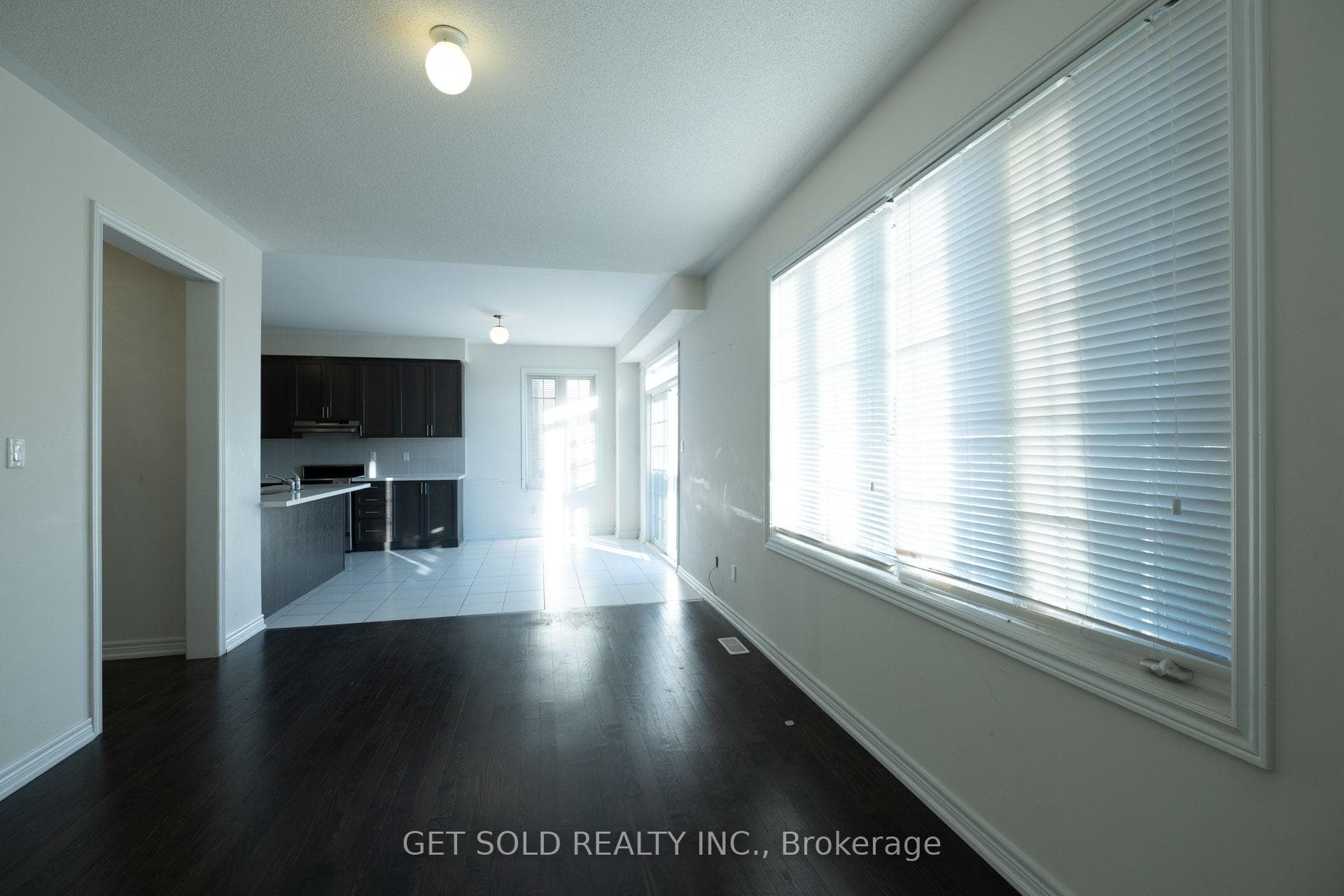 147 Fred Jackman Avenue photo 9