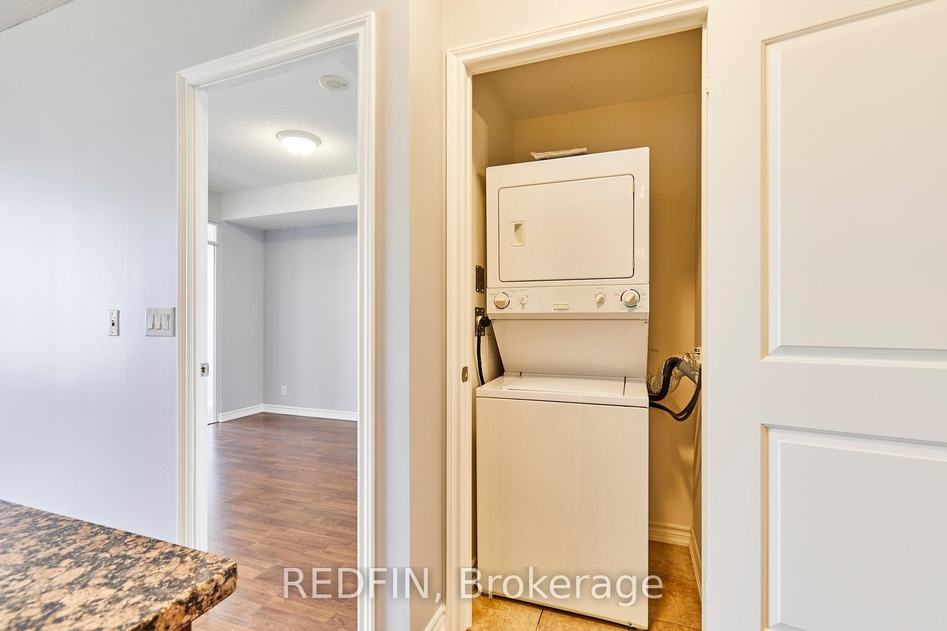 9235 Jane Street Unit 1016 photo 16