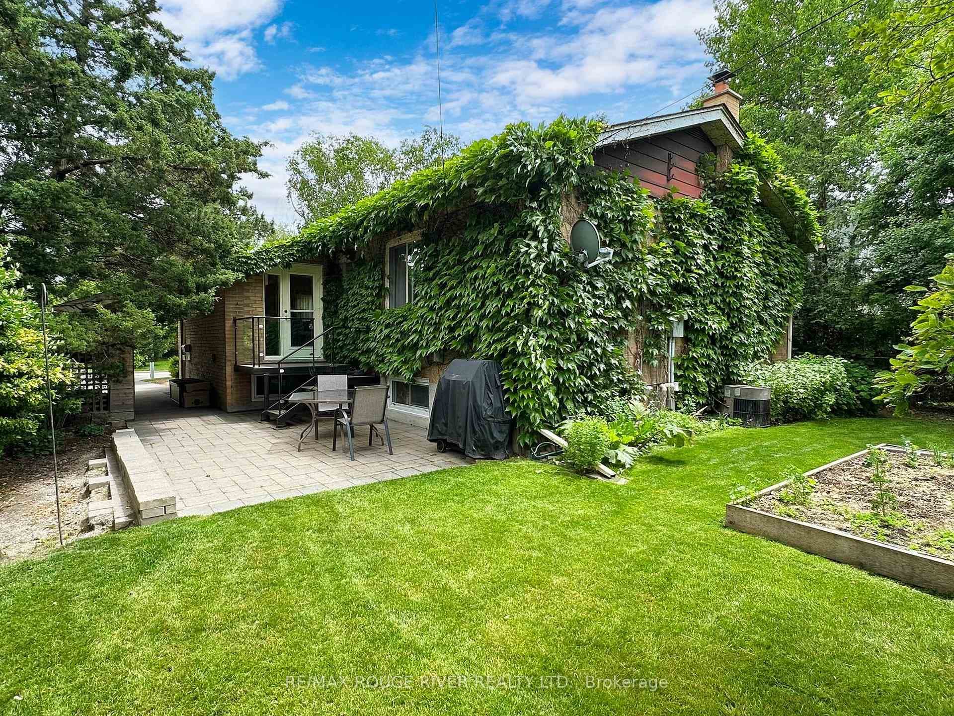 114 Plateau Crescent photo 31
