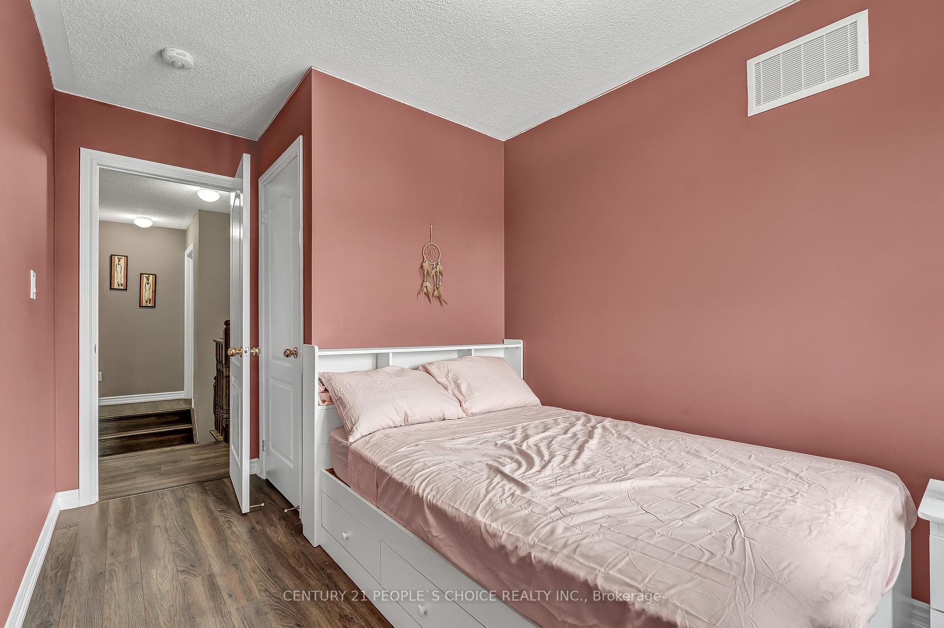 33 Shiff Crescent photo 25