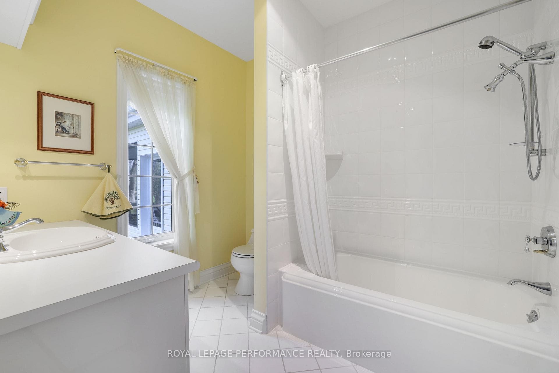 Guest ensuite 4 piece